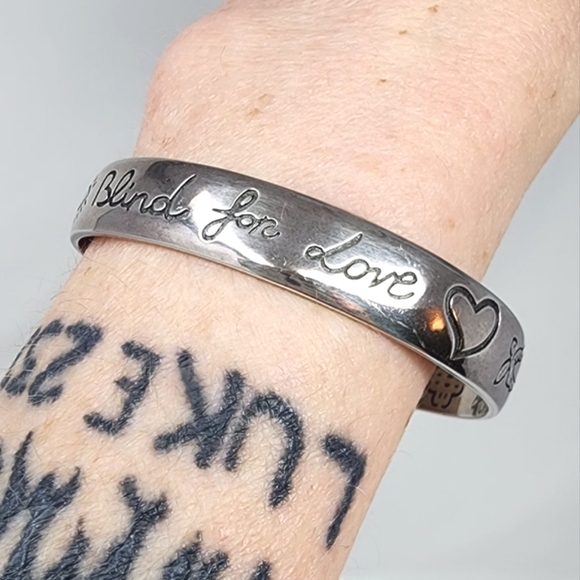 Gucci Blind For Love Silver Cuff Bracelet - Picture 16 of 17
